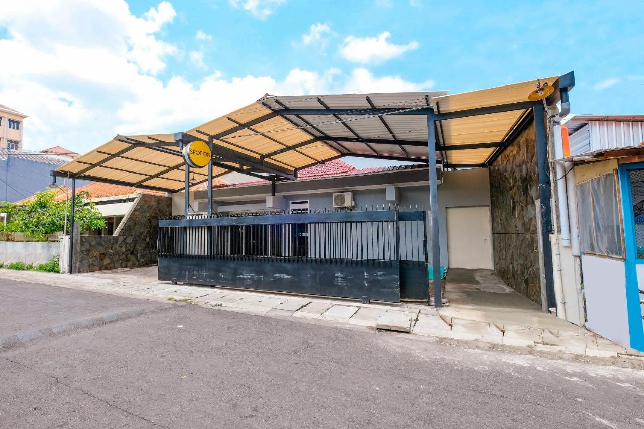Spot On 2281 Omajo Hotel Semarang Exterior photo